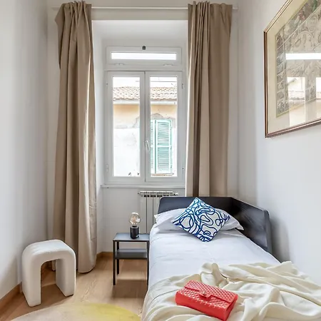 Hostly-light And Wood Midtown-near Trevi Apartment *