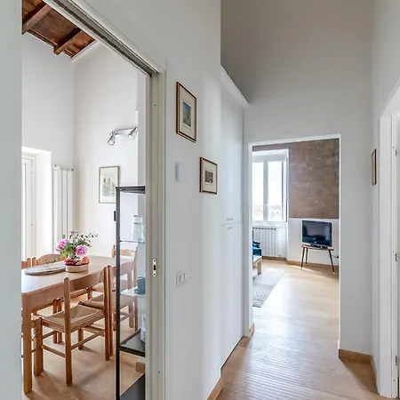 Hostly-light And Wood Midtown-near Trevi Rome